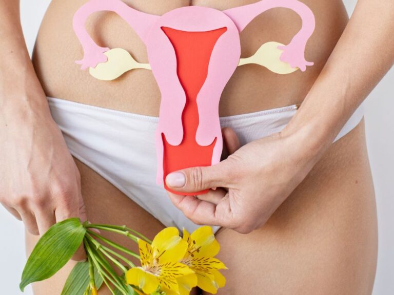 8-famosas-con-endometriosis-flores-amarillas-aparato-reproductor-femenino