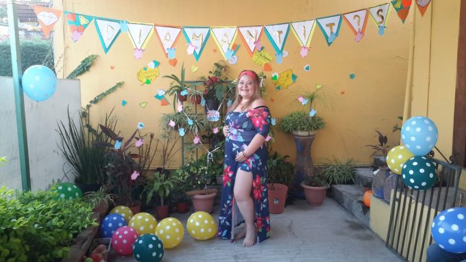 un-embarazo-con-fiv-ingenes-instituto-mujer-mayor-de-35-anos-embarazada-de-gemelos-via-fecundacion-in-vitro-en-su-baby-shower