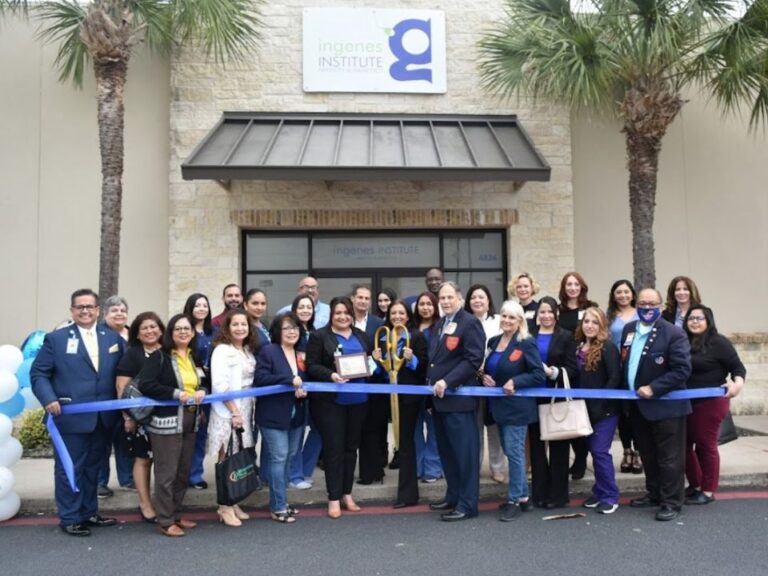 camara-de-comercio-de-mcallen-ingenes-instituto-fachada-clinica-de-fertilidad-con-equipo-en-apertura-con-liston